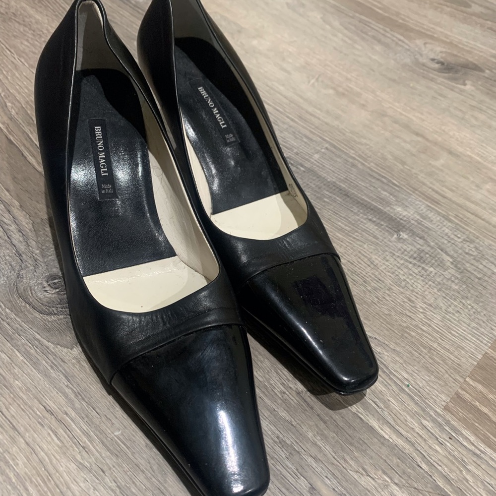Black size 9 Bruno Magli heelsc